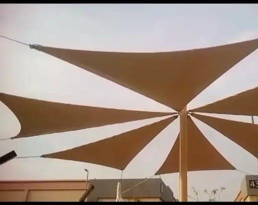 مظلات الشد الإنشائي بجدة: تغطية واسعة للساحات والمواقف