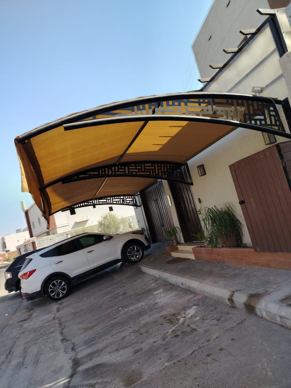 شركة تركيب مظلات وسواتر جدة: أحدث حلول التظليل للمداخل والمواقف