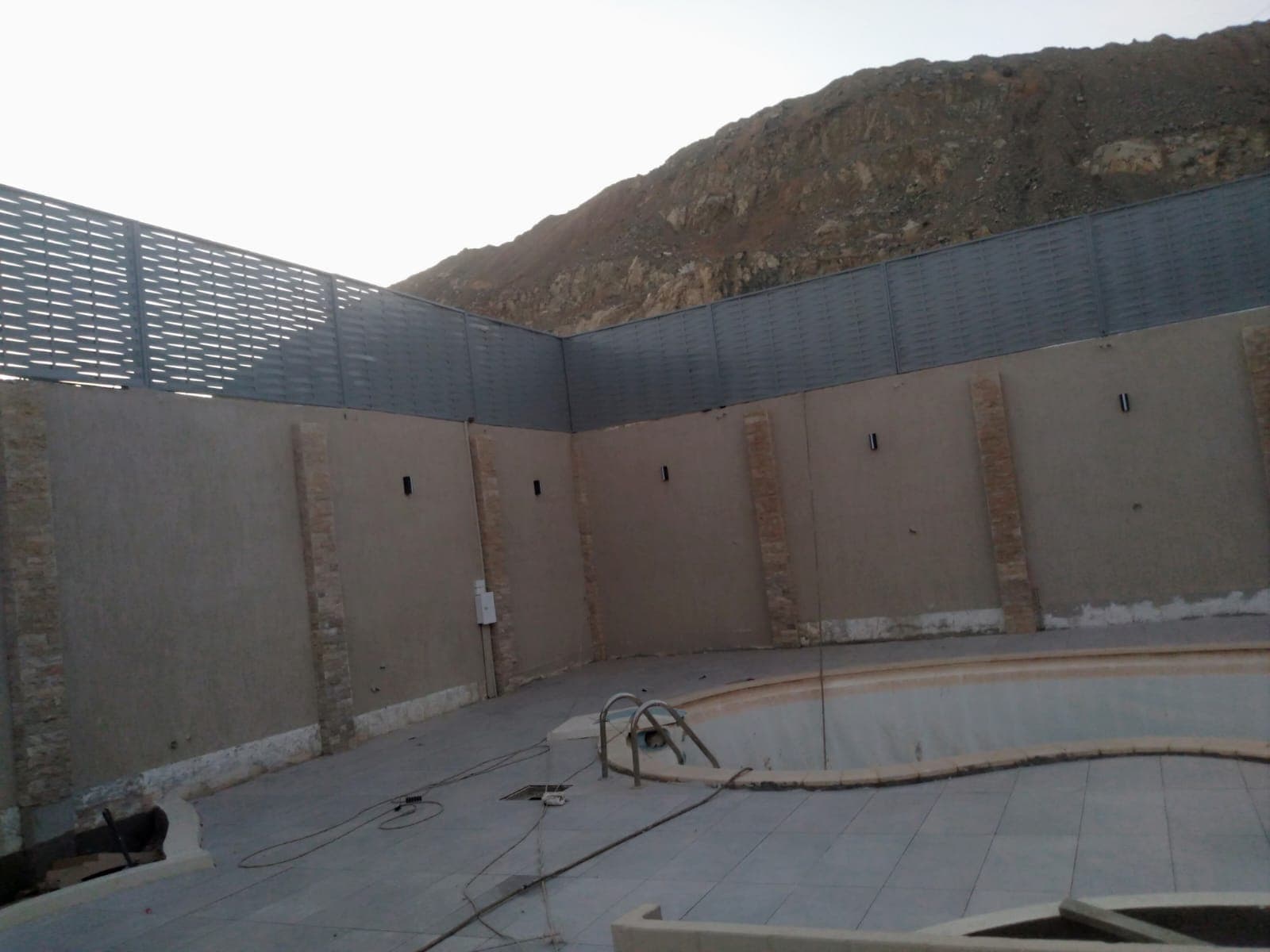 مشروع سواتر حديد مجدول مميز